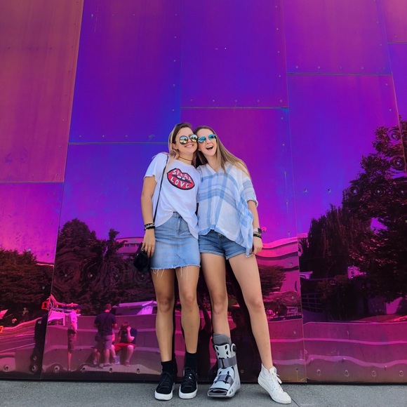 Meet your Posher, Caroline - Picture 1 of 1